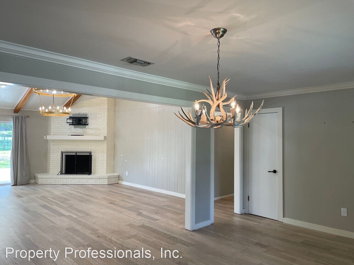 Primary Photo - 3 br, 2 bath House - 513 Oakwood Blvd