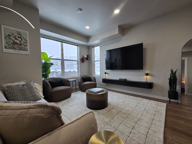 Building Photo - 1275 Escalante Dr