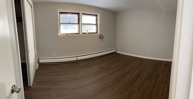 Foto del edificio - 8247 W Irving Park Rd