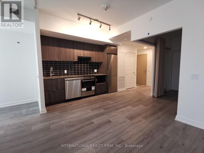 Photo du bâtiment - 395-5395 Bloor St E
