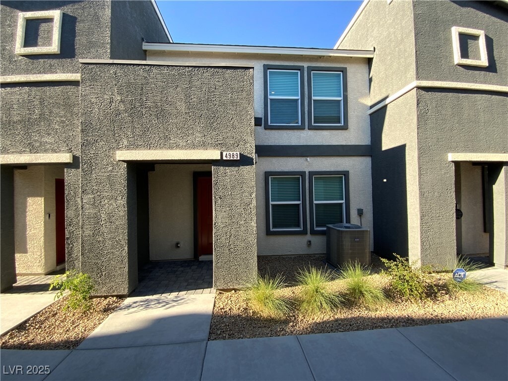 Primary Photo - 4989 Fern Mesa Ave