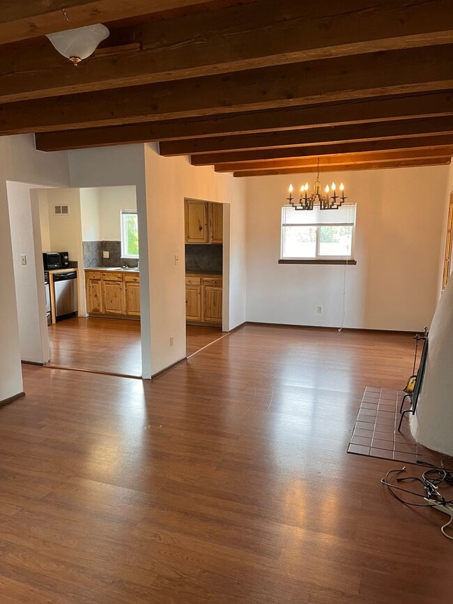 Building Photo - 406 Griffin Unit C