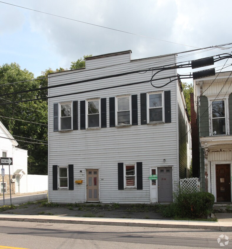 Building Photo - 104 Main St