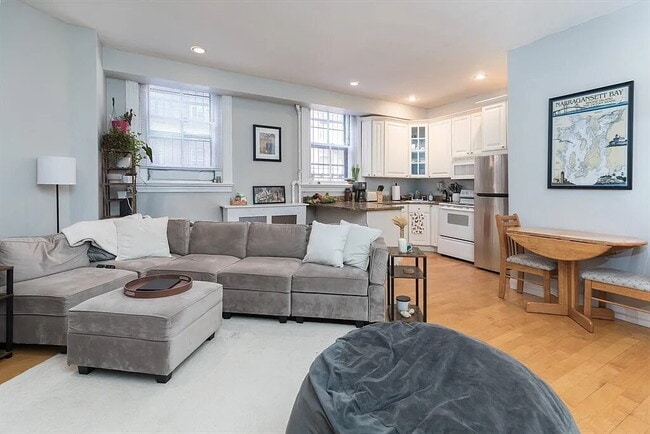 Building Photo - Modern Unit in Prime Location