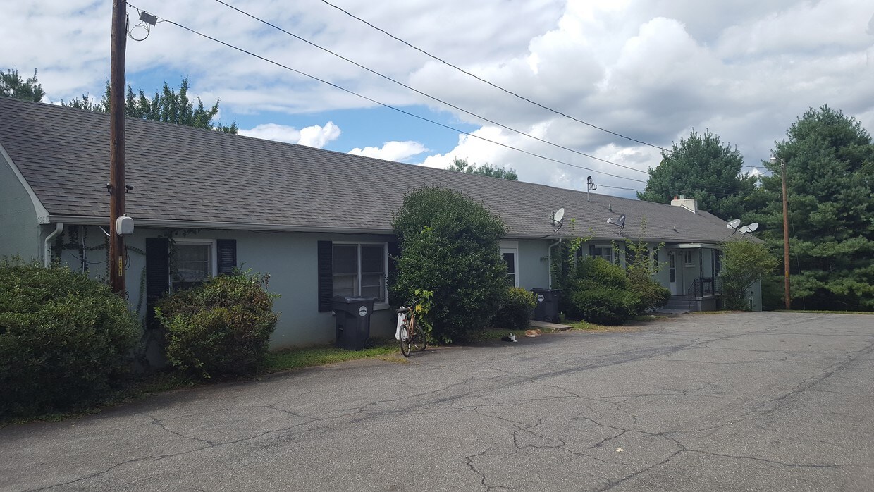 Building Photo - Panorama Apartments