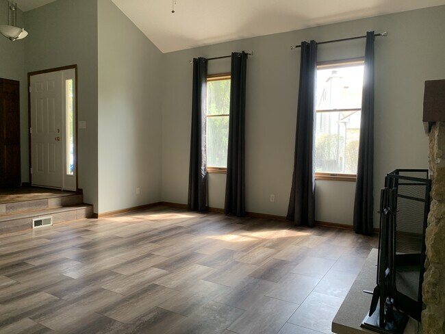 Foto del edificio - 6208 Sawmill Woods Dr