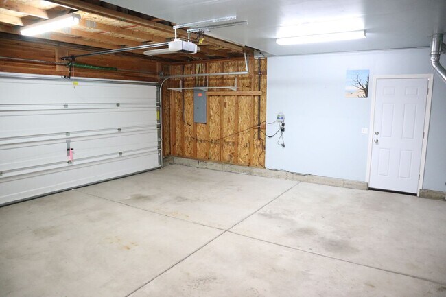 Building Photo - Cozy Home in The Landings