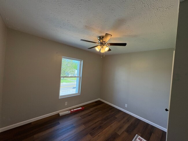 Building Photo - 3302 Tazewell Pike