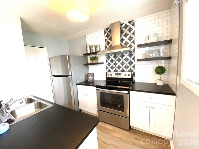 Foto del edificio - 1931 Lancer Ct