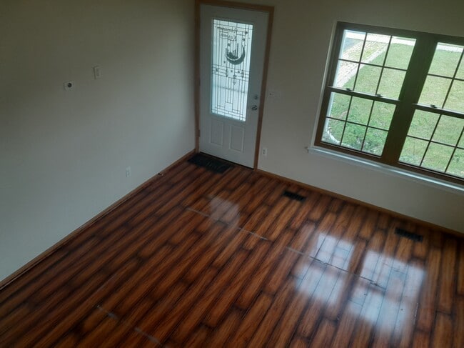 Building Photo - 277 Richmond Dr
