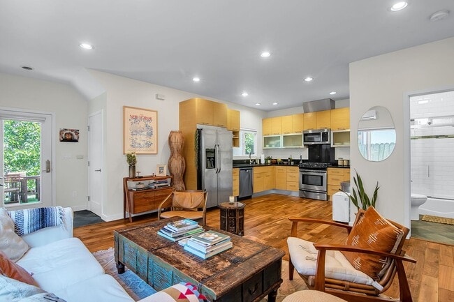 Foto del edificio - 2411-2413 Ocean Ave