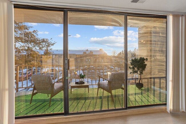 Building Photo - Imperial Manor III Apartments