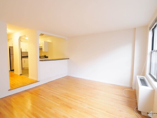 Building Photo - 422 E 76th St