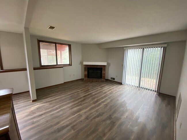 Building Photo - 4733 Circle Shore Dr SE