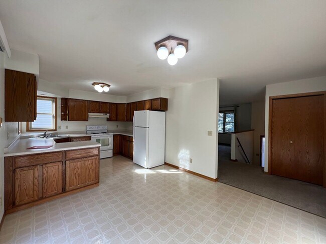 Foto del edificio - 5743-5741 Lacy Rd