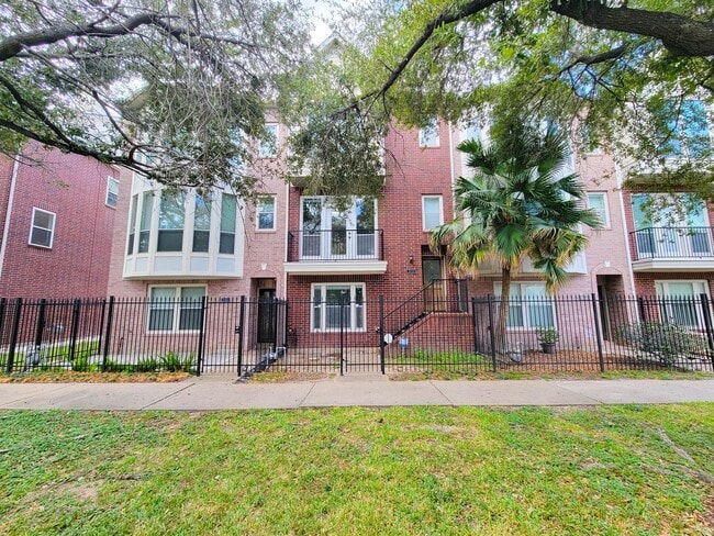 Beautiful Home with a Smart, Functional Fl... - Beautiful Home with a Smart, Functional Fl...