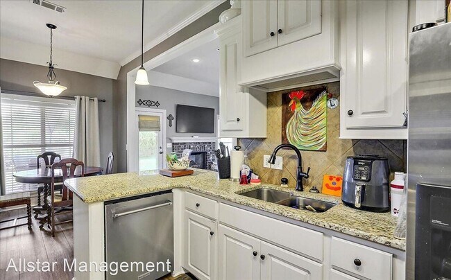 Building Photo - 4 br, 2 bath House - 175 Bradfield Road