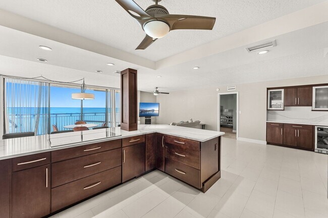 Building Photo - 877 N Hwy A1A