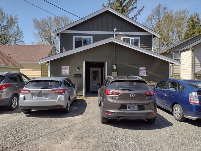 Building Photo - Five Bedroom House for Rent in Bellingham