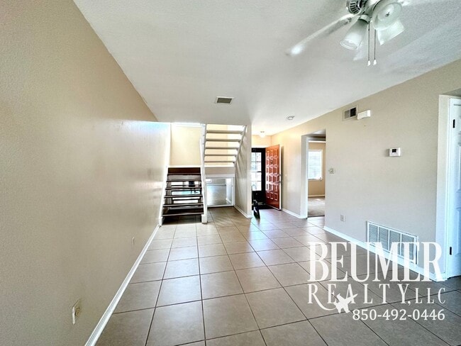Building Photo - Townhome in SE Pensacola Scenic Hwy locate...