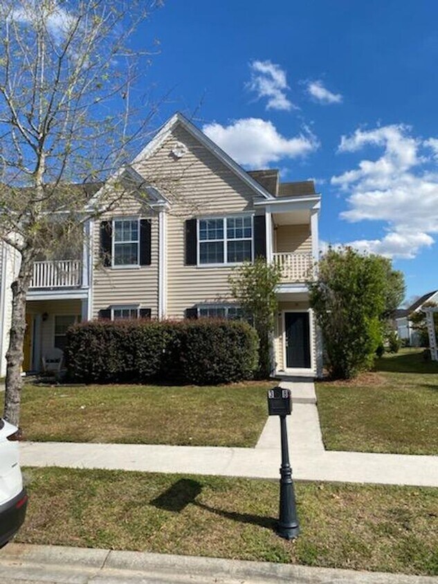 38 Ashleigh Ln Unit 38 Ashleigh, Pooler, GA 31407 Room for Rent in