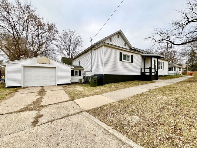 Foto del edificio - Three Bedroom Home in Muskegon