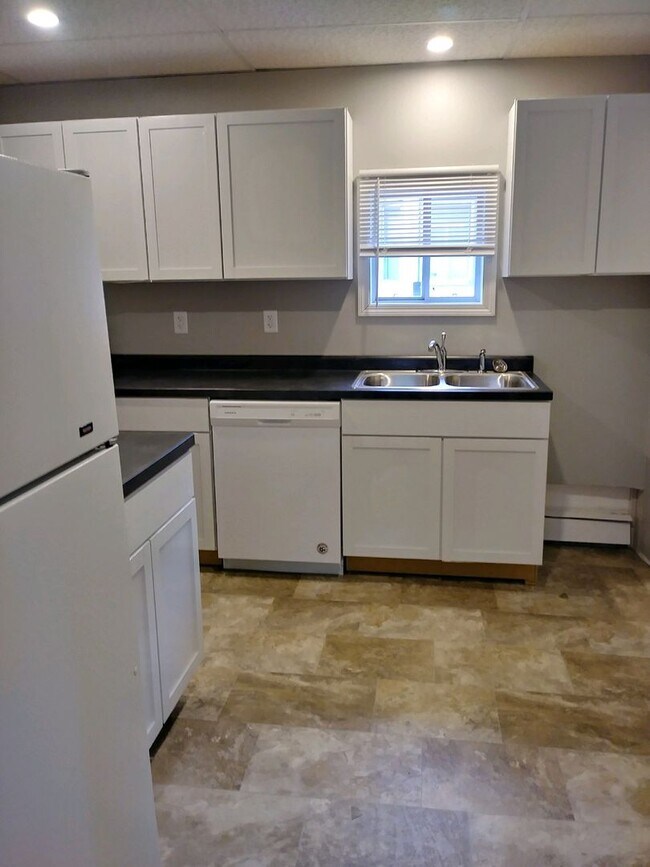 Foto del edificio - 4 Bedrooms/2 Bath Home