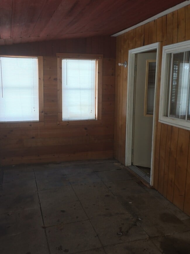 Building Photo - 706/708 E Division St.