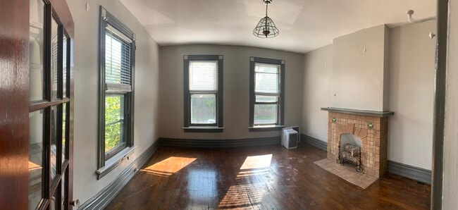 Building Photo - 416 W 12th St