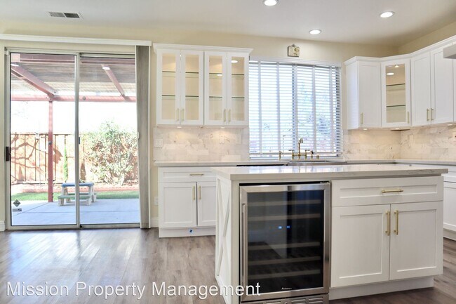 Building Photo - 3 br, 2.5 bath House - 5003 Spring Crest Terr