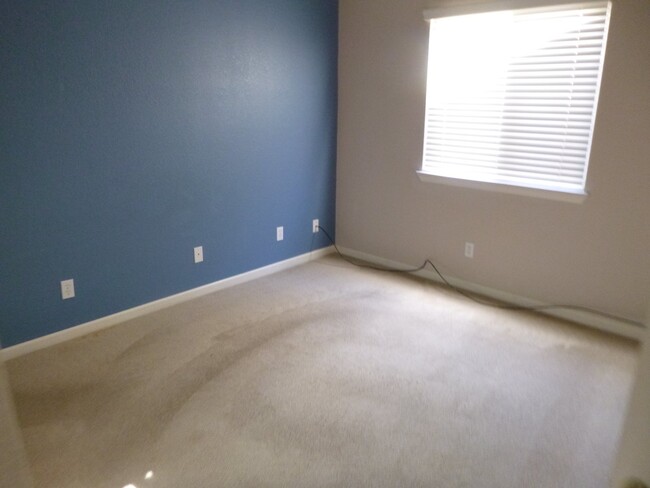 Building Photo - 3 bedroom 3 bath house in Yuba City