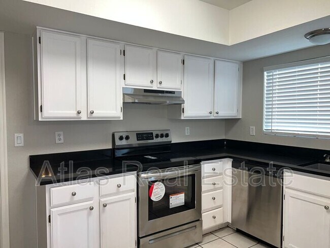 Foto del edificio - 4145 W Bluefield Ave
