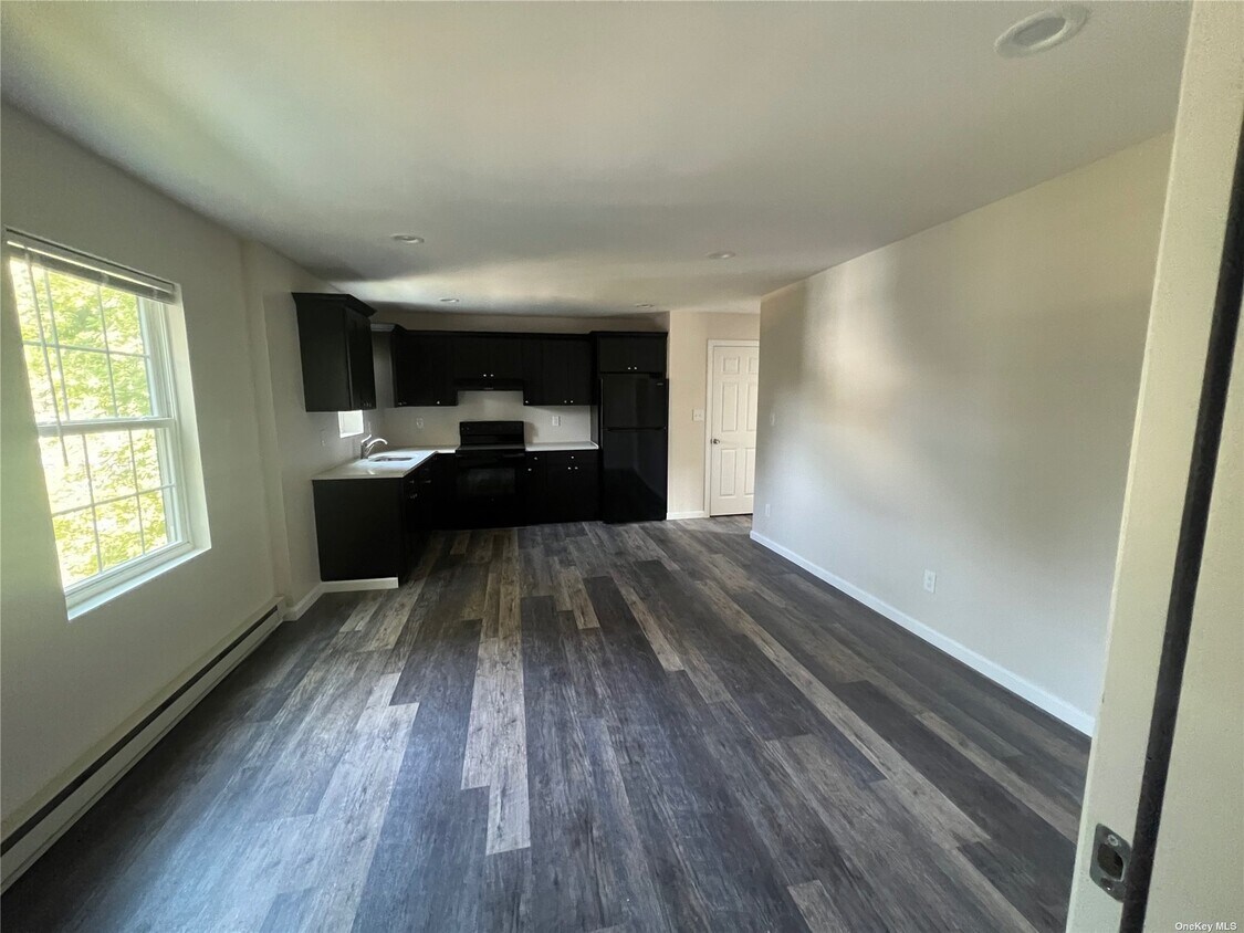 41 Amity St Unit 3, Patchogue, NY 11772 Room for Rent in Patchogue