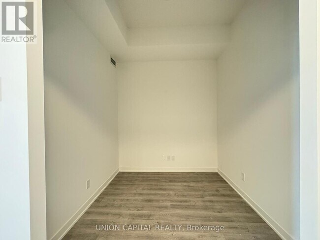 Photo du bâtiment - 8119-8119 Birchmount Rd