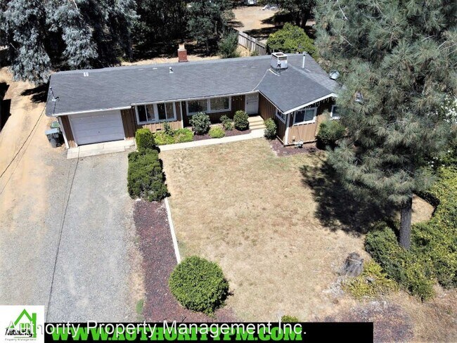 Building Photo - 3 br, 2 bath House - 1634 Lake Blvd.