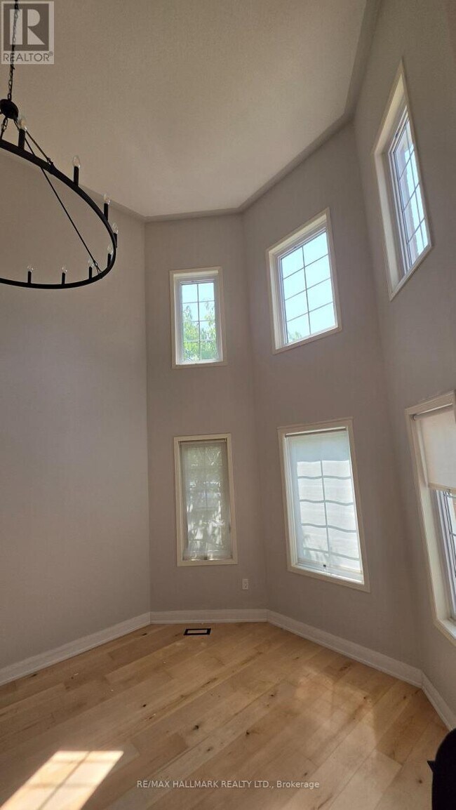 Building Photo - 39 Pogson Dr