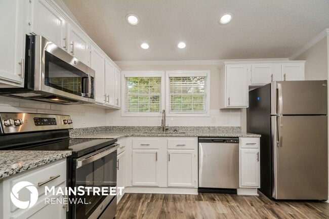 Building Photo - 617 E Walnut Ave