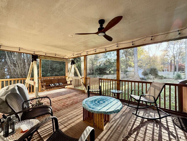 Building Photo - Be Home For The Holidays! Fabulous 4-Bedro...