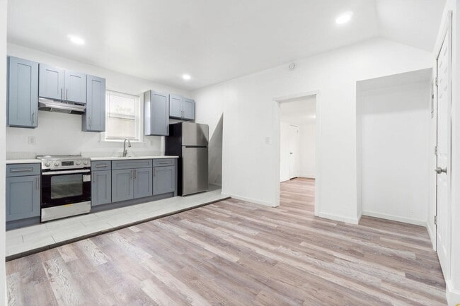 Building Photo - 130 Elmwood Ave
