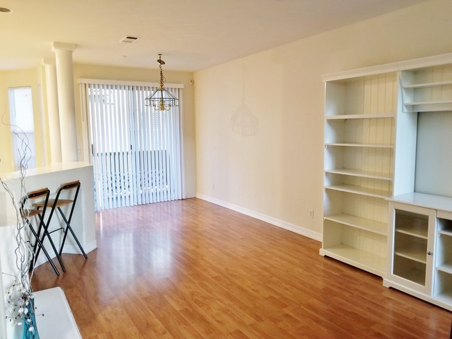 Dinning room - 317 W Summerfield Cir