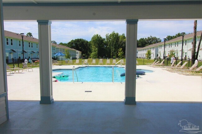 Foto del edificio - 1542 Iroquois Ct