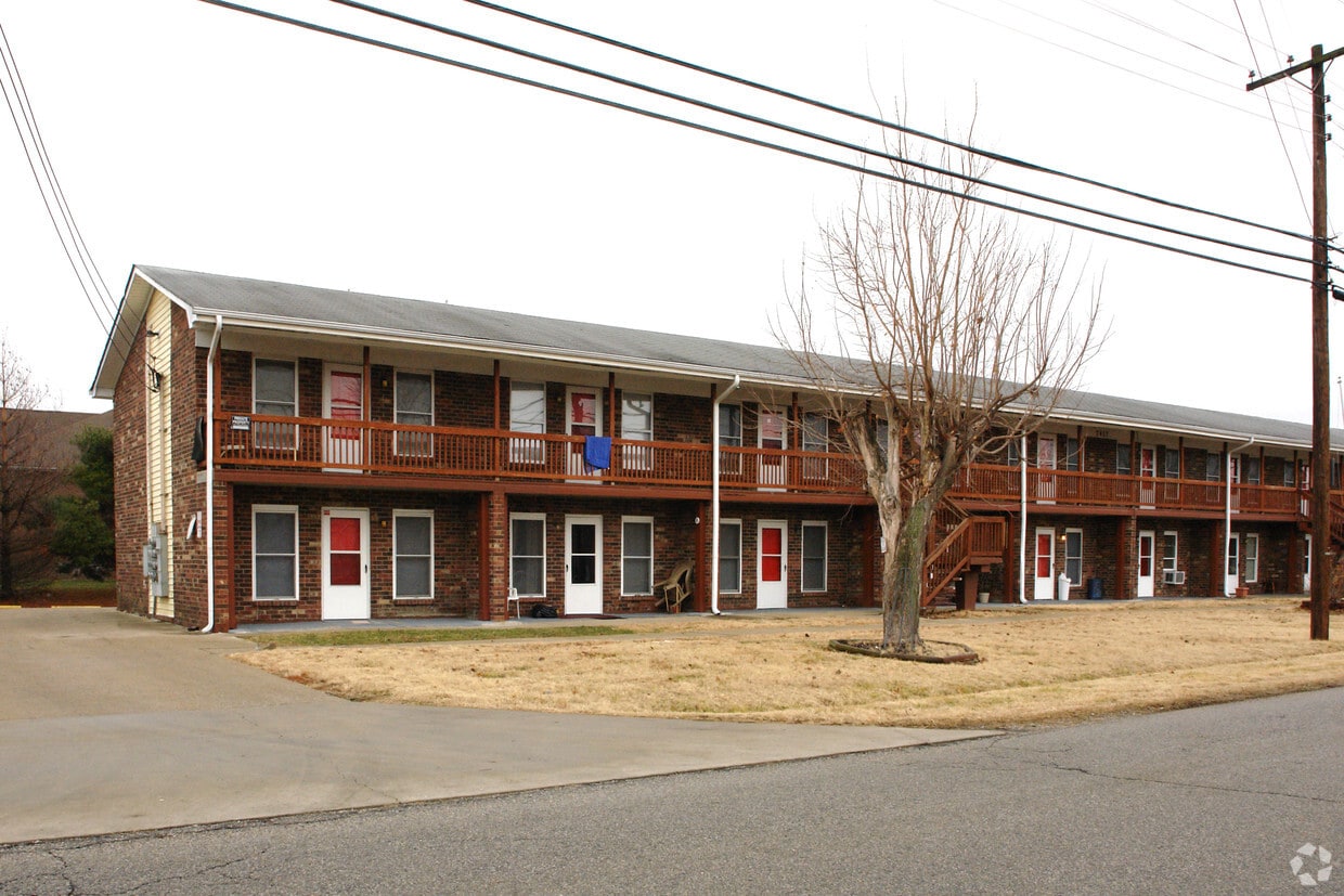 Primary Photo - Feyhurst Apartments