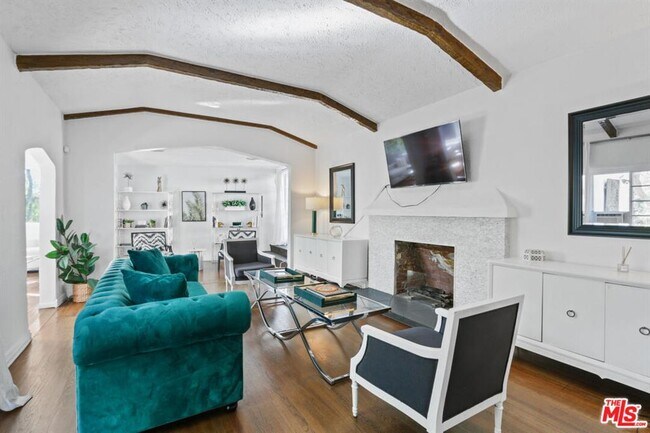 Foto del edificio - 2829 Beachwood Dr
