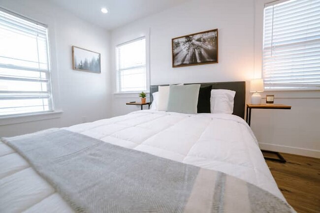 Foto del edificio - 5648 Berkshire Dr