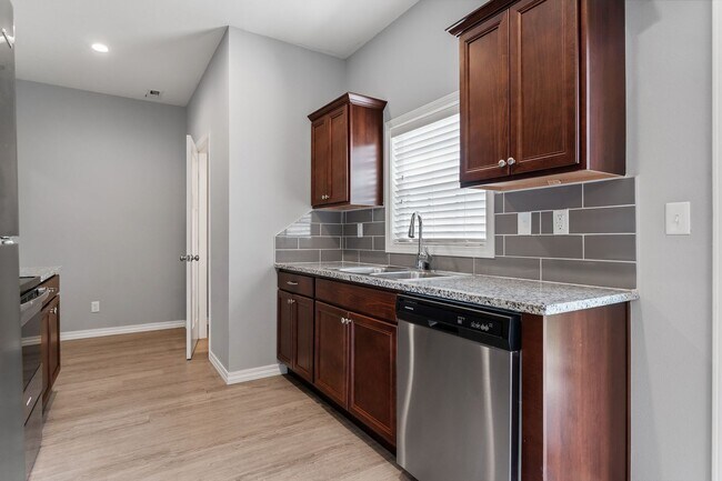 Foto del edificio - NEW LUXURY 3 BED 2.5 BATH TOWNHOUSE!!!