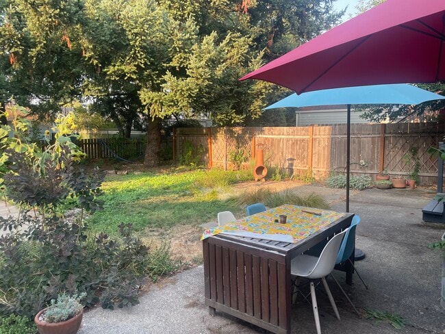 Foto del edificio - 6123 SE Harold St