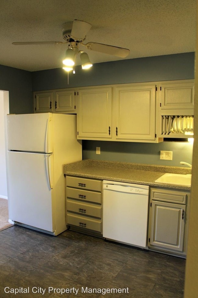 Building Photo - 3 br, 2 bath House - 6750 School St Unit 201