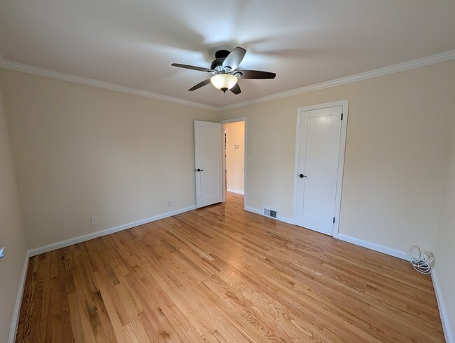 Building Photo - 449 Van Buren St