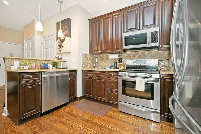 Building Photo - 223 W 115th St