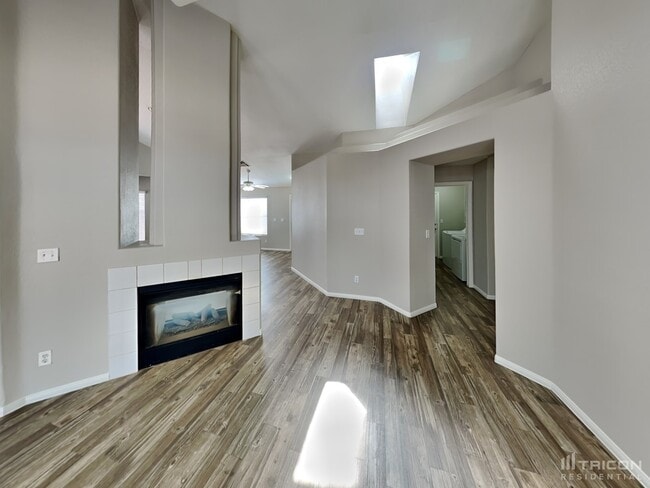 Foto del edificio - 523 Landra Ln